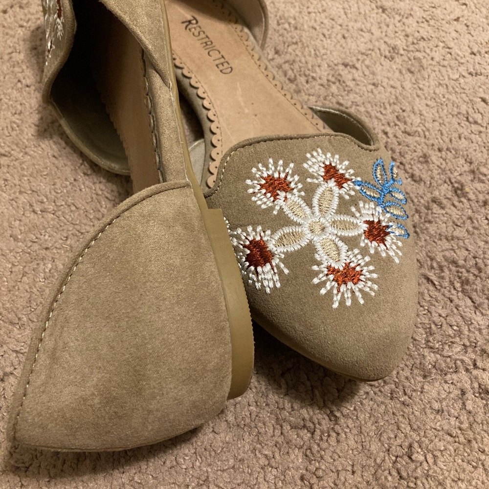 ⭐️5/$25 Ballet flats